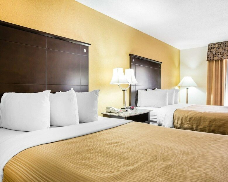 Hotel Quality Inn & Suites Airpark East
