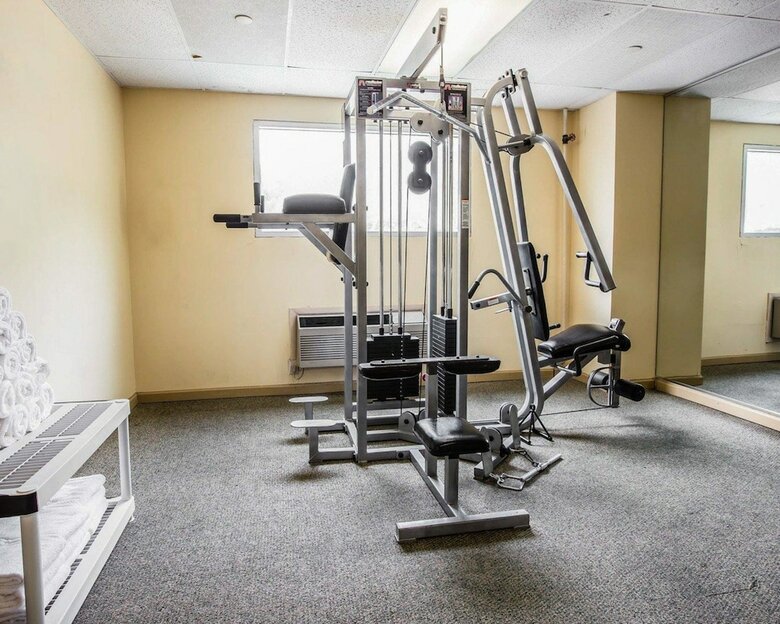 Hotel Quality Inn & Suites Airpark East