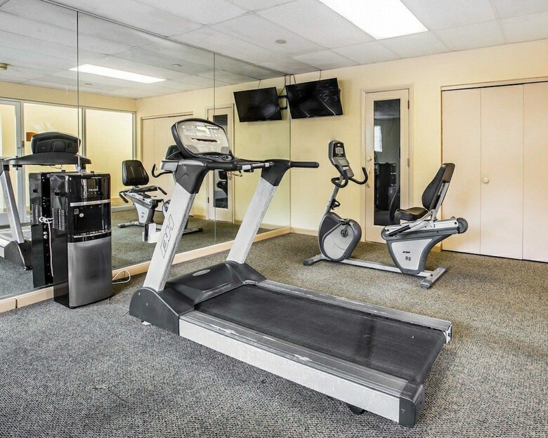 Hotel Quality Inn & Suites Airpark East