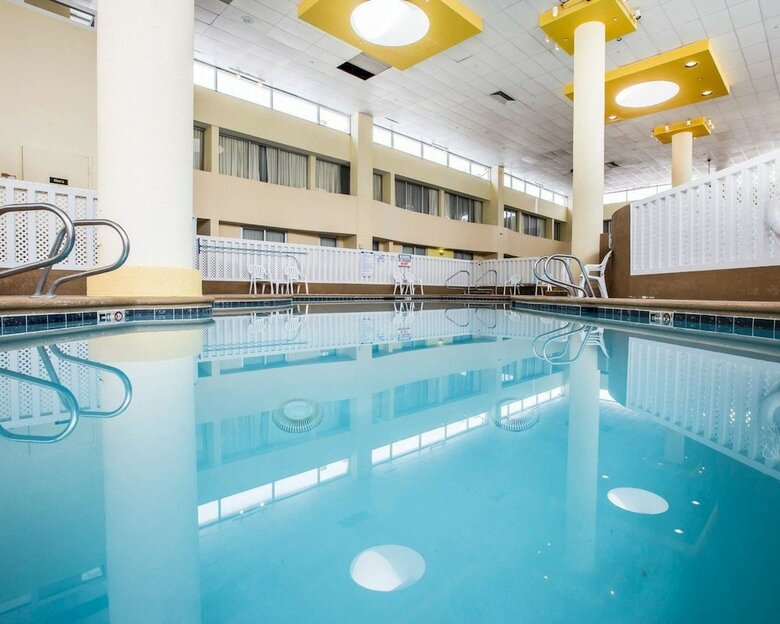 Hotel Quality Inn & Suites Airpark East
