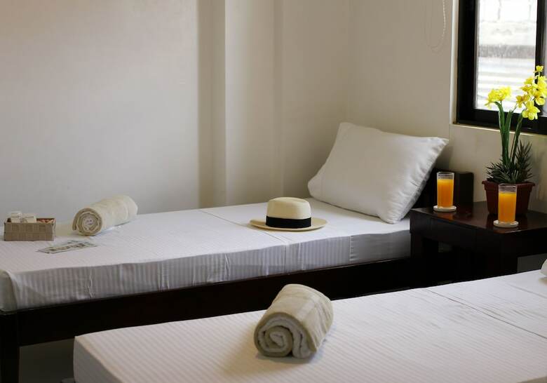 Hotel Runway Suites