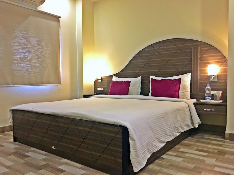 Hotel Genx Plaza Mughalsarai