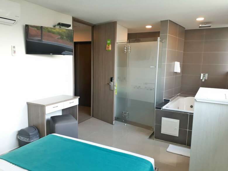 Lleras Green Hotel