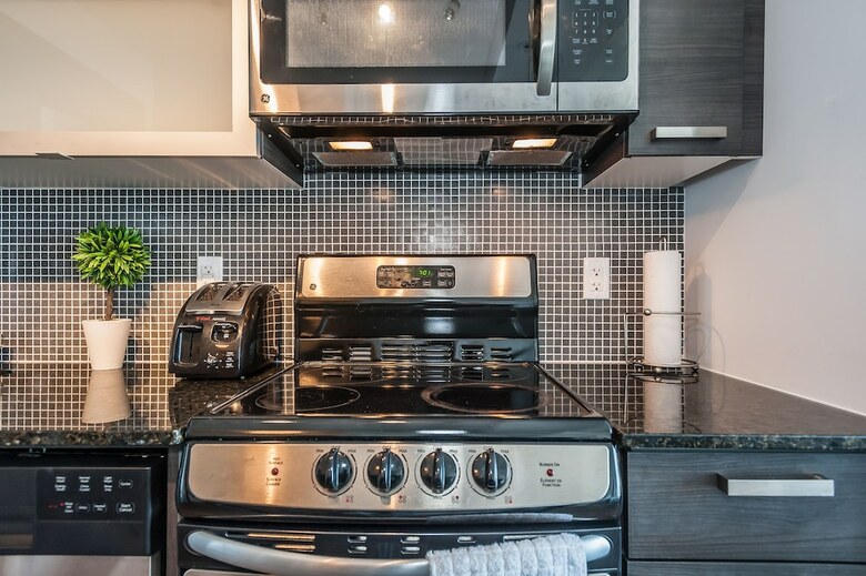 Life Suites Soho 2 Bed | 2 Bath Cn Tower View