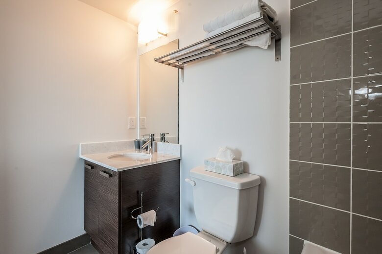 Life Suites Soho 2 Bed | 2 Bath Cn Tower View