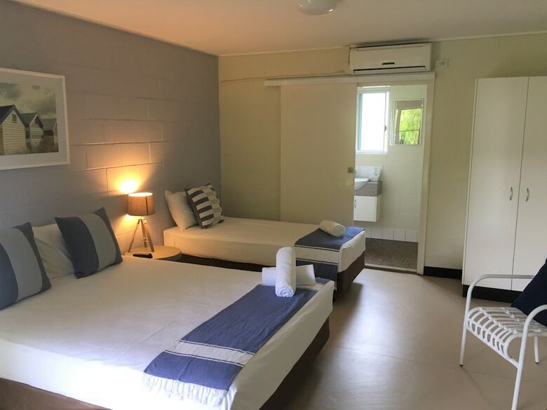 Cardwell At The Beach (lyndock Motel)