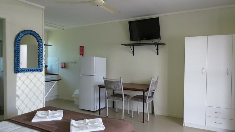 Cardwell At The Beach (lyndock Motel)