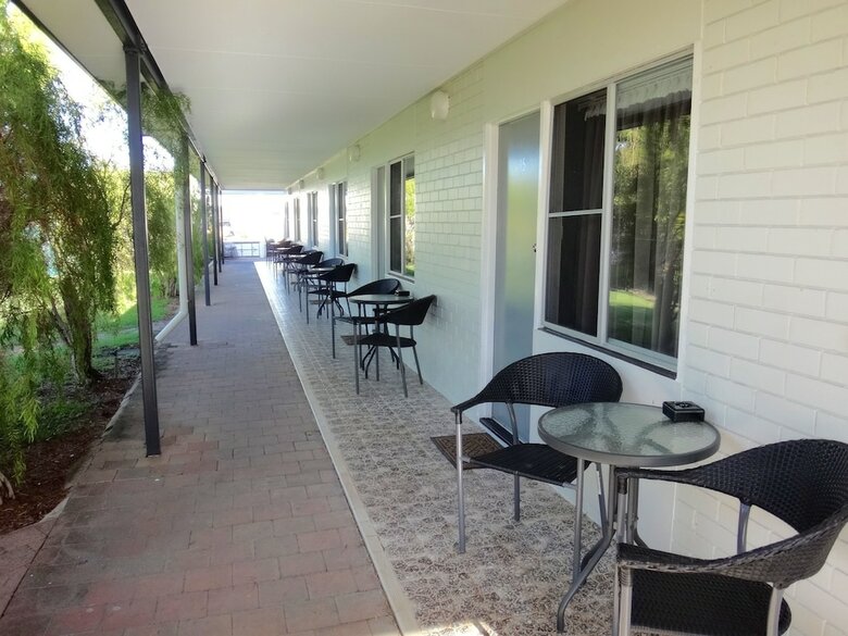 Cardwell At The Beach (lyndock Motel)