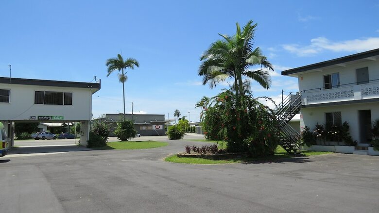 Cardwell At The Beach (lyndock Motel)