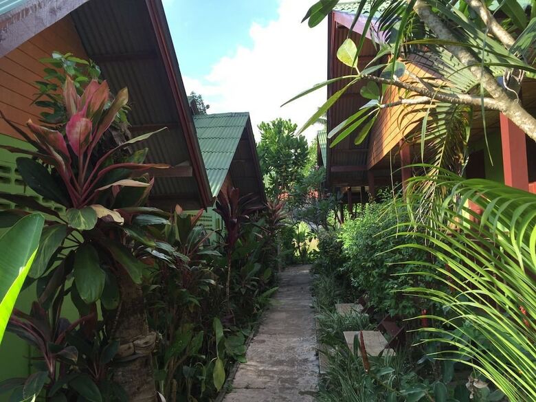 Hostal Lanta Sabai Hotel & Bungalows