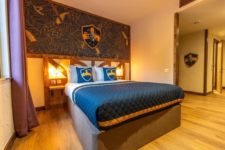 Hotel Warwick Castle Knight's Village