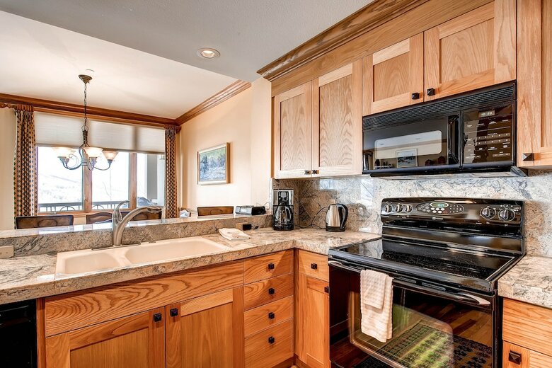 Highlands Westview By East West Hospitality
