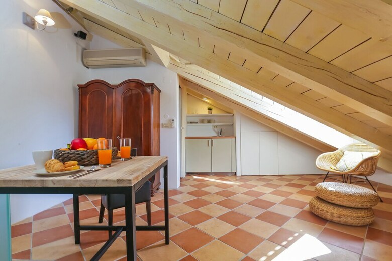 Old Town Apartments By Irundo