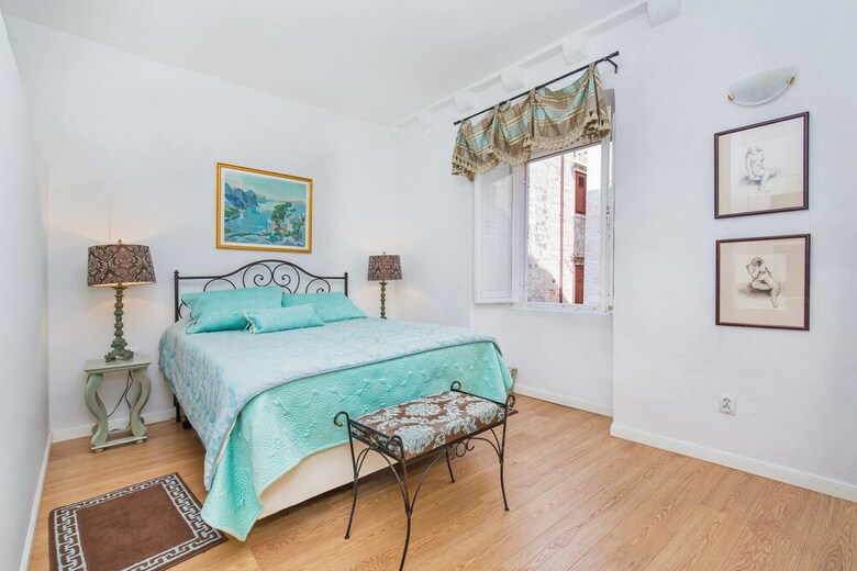 Old Town Apartments By Irundo