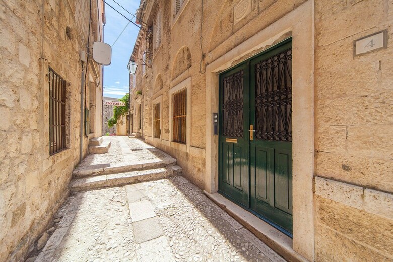 Old Town Apartments By Irundo