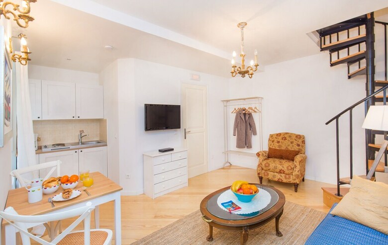 Old Town Apartments By Irundo