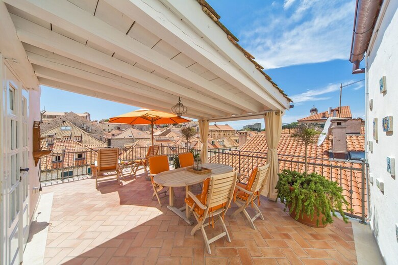 Old Town Apartments By Irundo