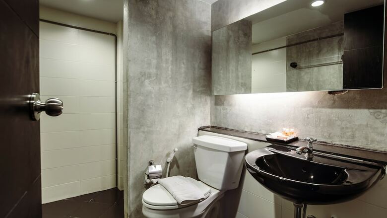 B2 Black Business & Budget Hotel