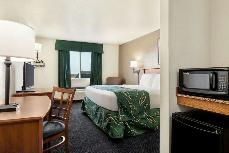 Hotel Baymont By Wyndham North Platte