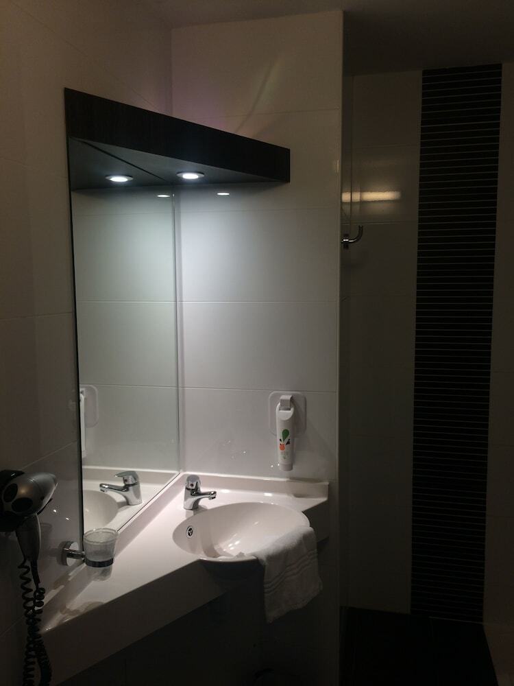 Hotel Ibis Styles Rouen Val De Reuil