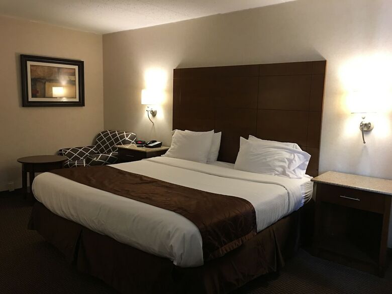 Hotel Ramada By Wyndham Rockville Centre