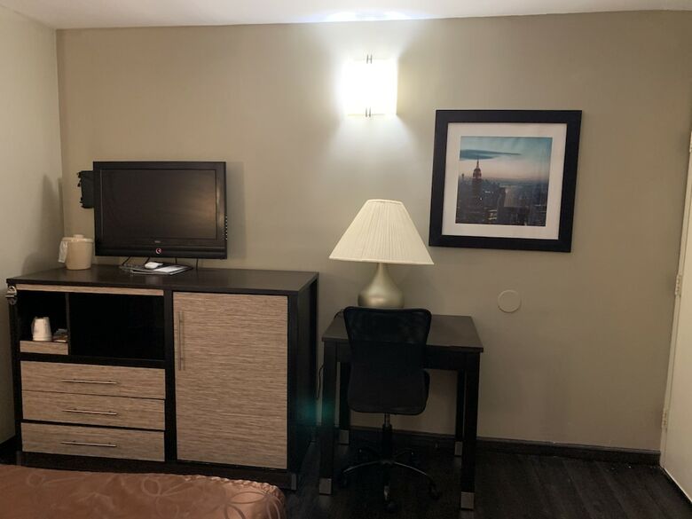 Hotel Ramada By Wyndham Rockville Centre