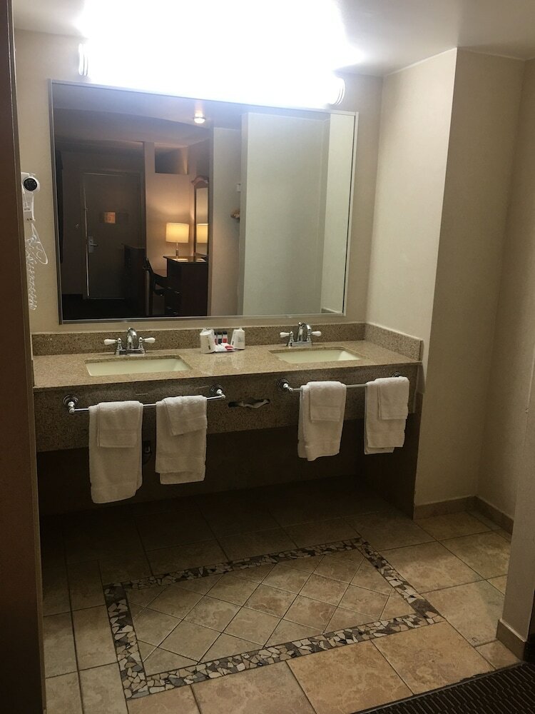 Hotel Ramada By Wyndham Rockville Centre
