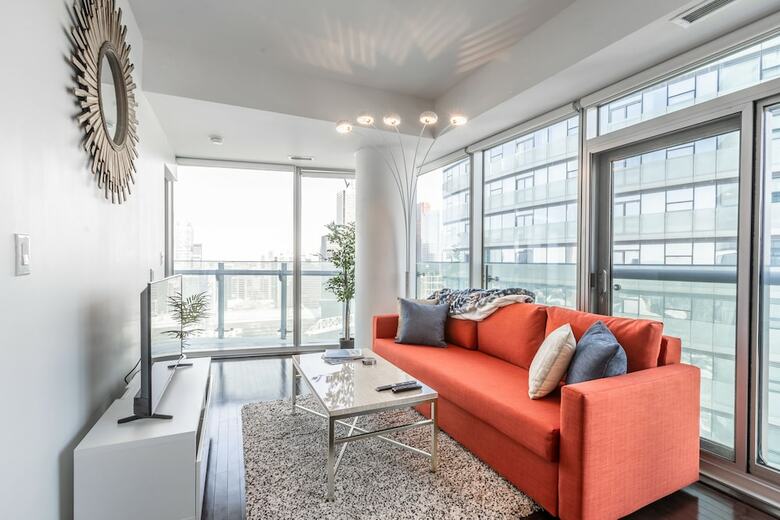 Aoc Suites - High-rise Condo - Cn Tower / Lake View