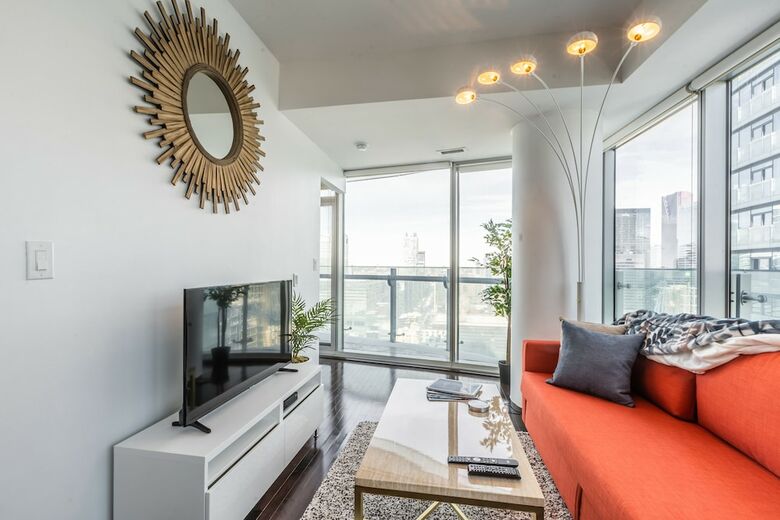 Aoc Suites - High-rise Condo - Cn Tower / Lake View