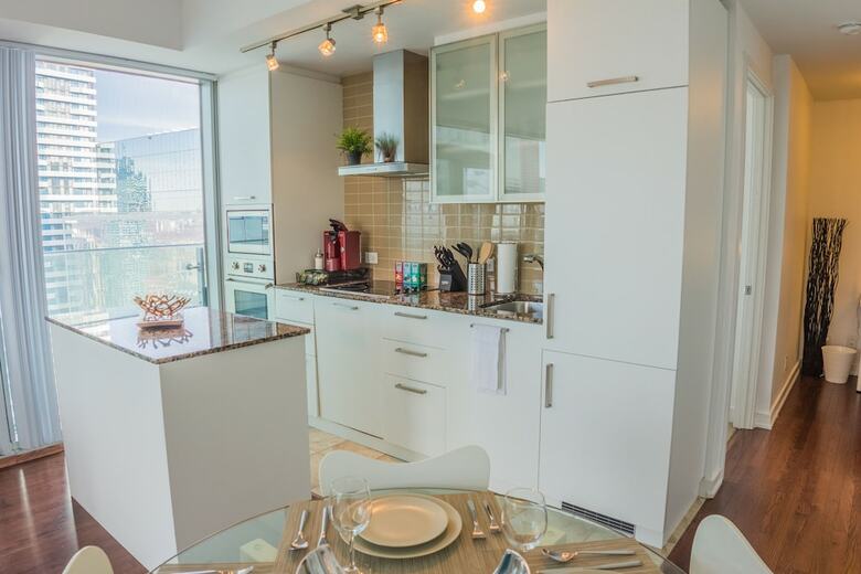 Aoc Suites - High-rise Condo - Cn Tower / Lake View