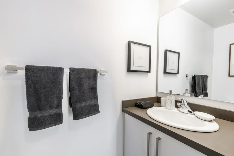Aoc Suites - High-rise Condo - Cn Tower / Lake View