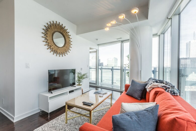 Aoc Suites - High-rise Condo - Cn Tower / Lake View