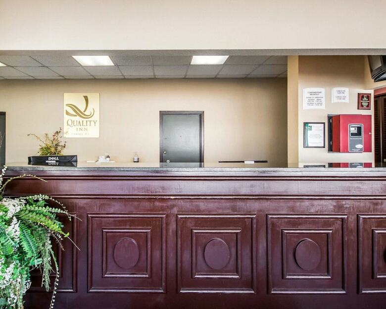 Hotel Quality Inn & Suites