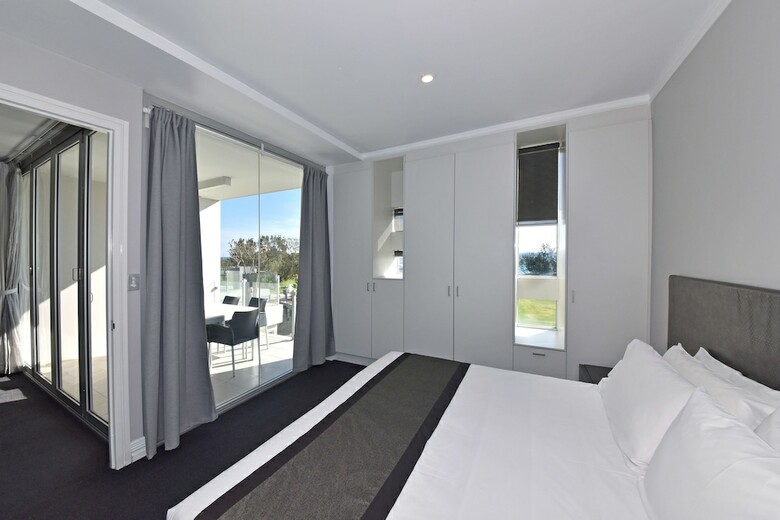 Aparthotel Mullaloo Beach Hotel & Apartments