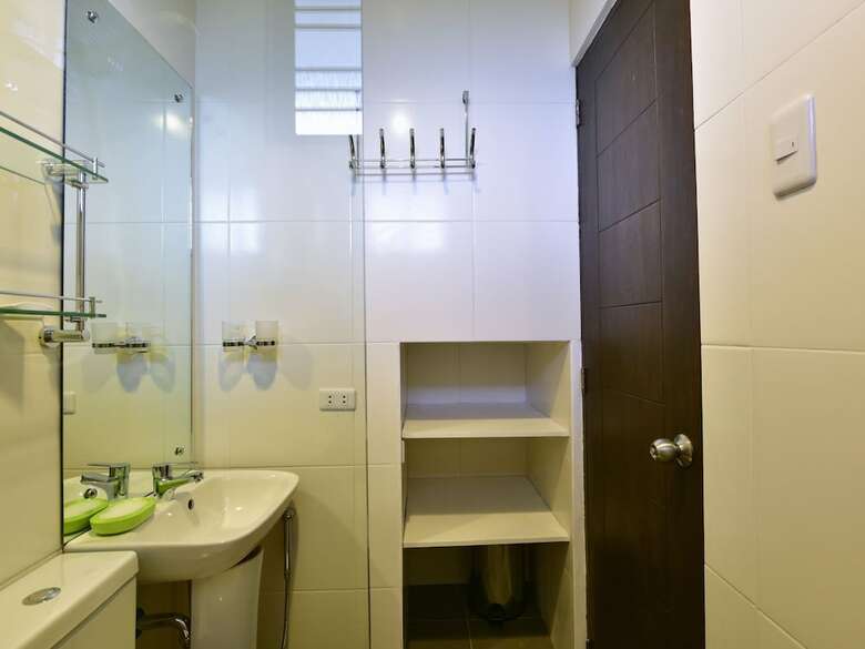 Anahaw Apartments Whitebeach