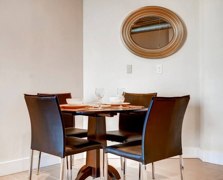 Aparthotel Global Luxury Suites At Tiverton Ave