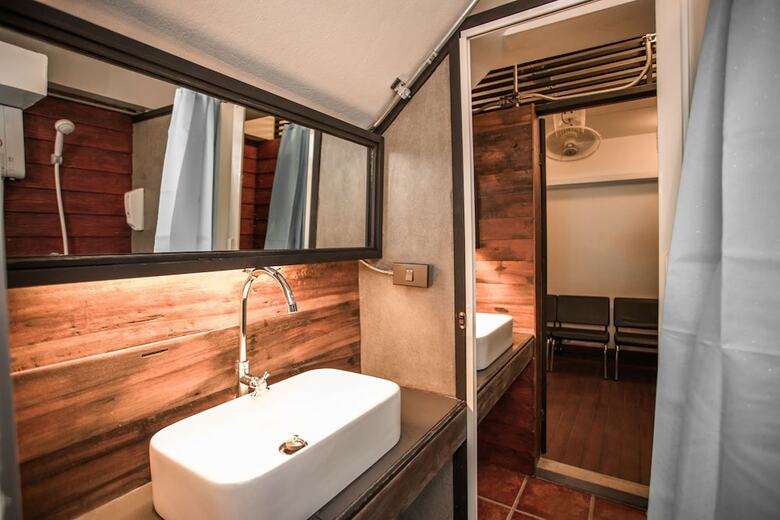 Hostal The Arak Bed Bar And Hostel