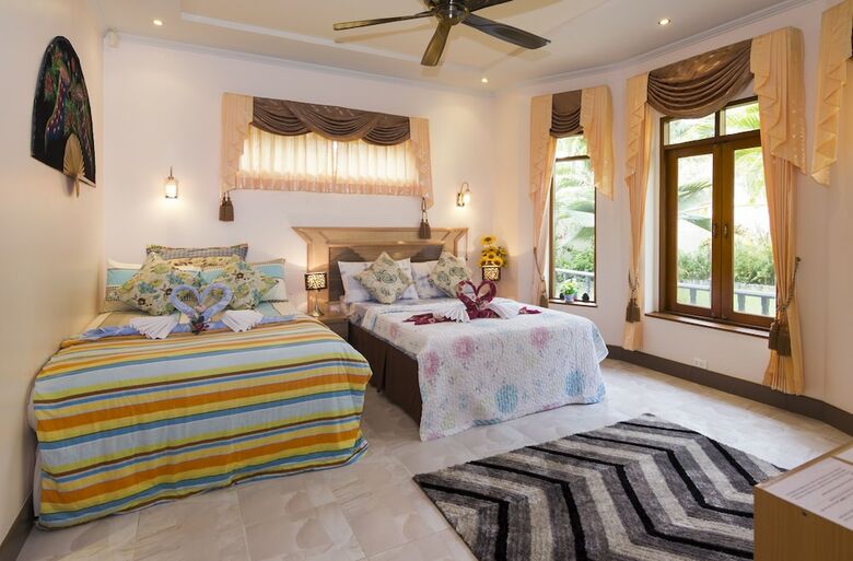 Relaxing Palm Pool Villa