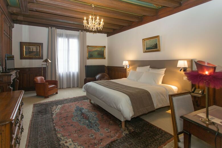 Hotel H�tel Au Charme Rabelaisien
