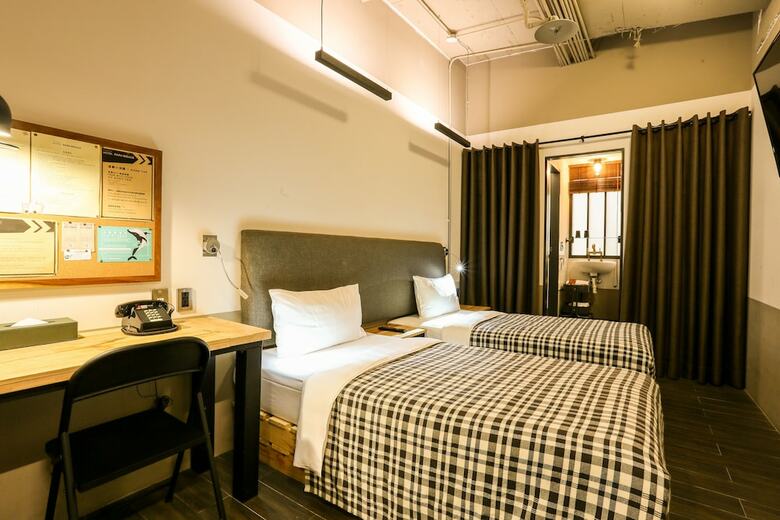 Hotel Papa Whale