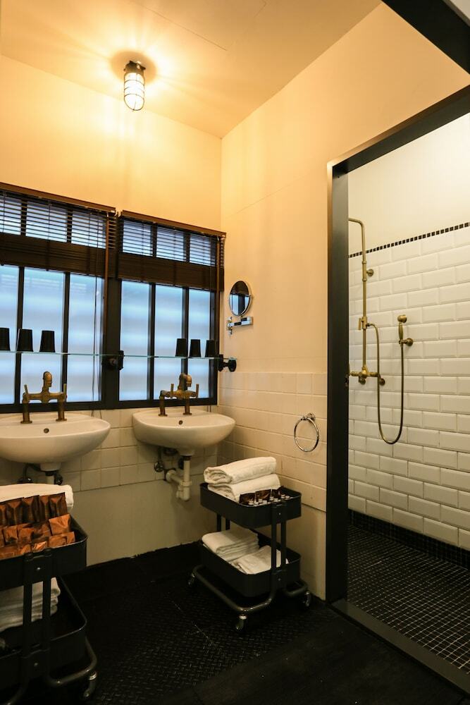 Hotel Papa Whale