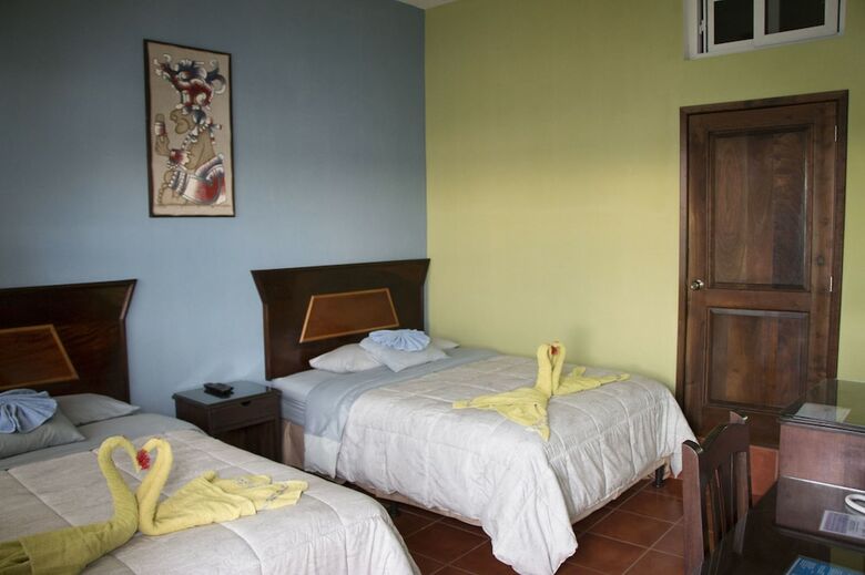 Hotel La Ribiera Del Lago Peten Itza