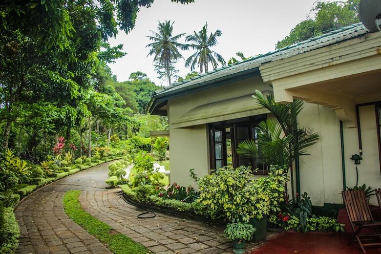 Hotel Ancoombra Tea Estate Bungalow