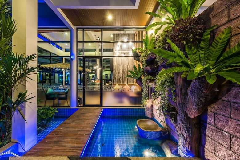 Hotel Chalong Miracle Lakeview Resort & Spa