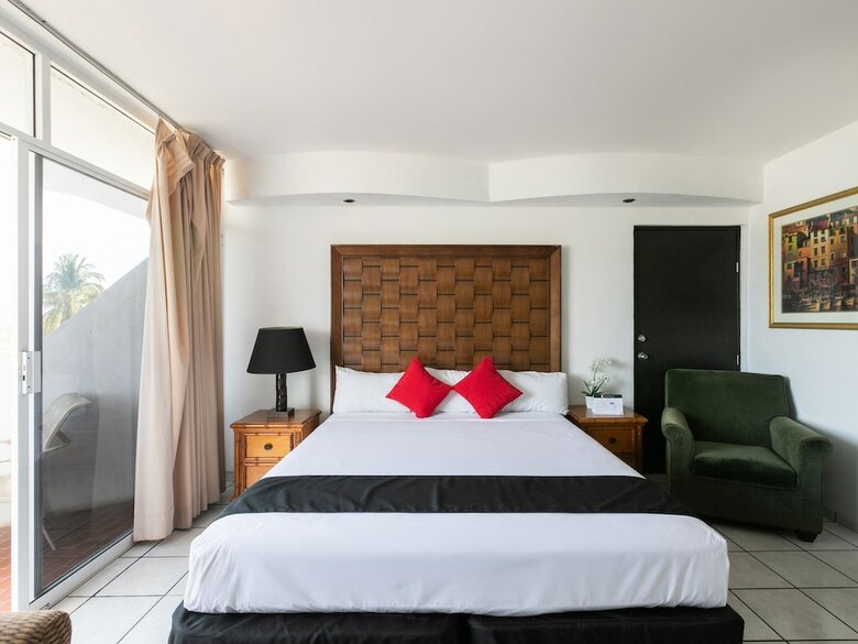 Hotel Capital O Zona Dorada Inn