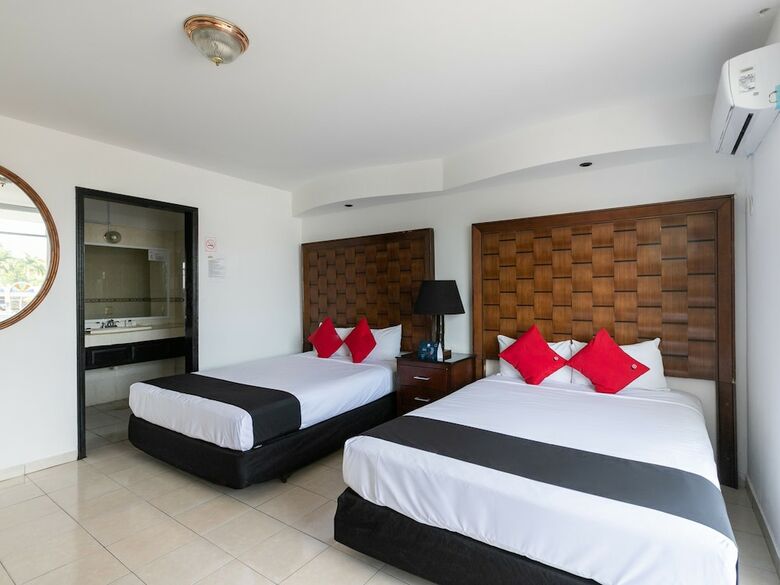 Hotel Capital O Zona Dorada Inn