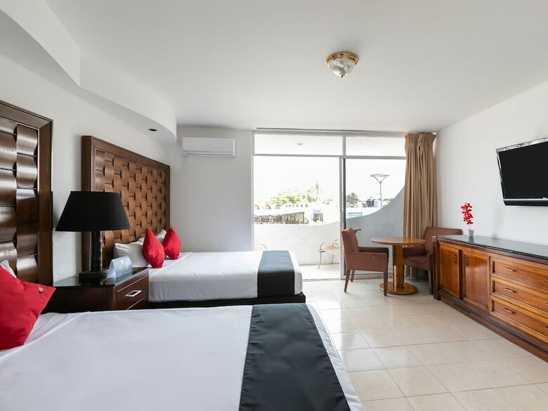 Hotel Capital O Zona Dorada Inn