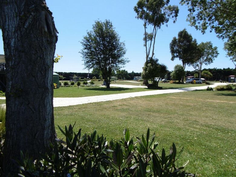 Glenavys Waitaki River Motor Camp - Caravan Park