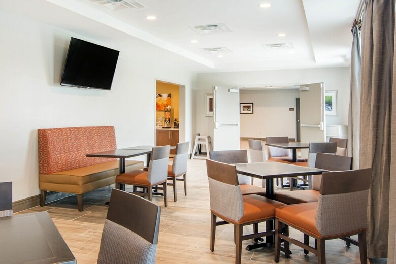 Hotel Comfort Inn & Suites