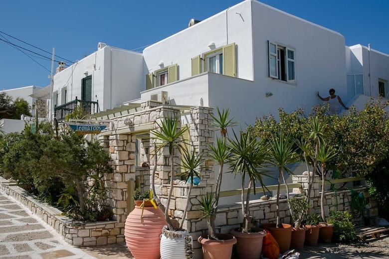 Leonardos Apartments